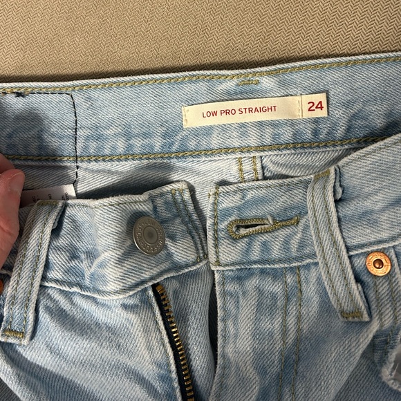 Levi Low-Pro Straight Leg Jeans- Size 24 - Picture 6 of 9